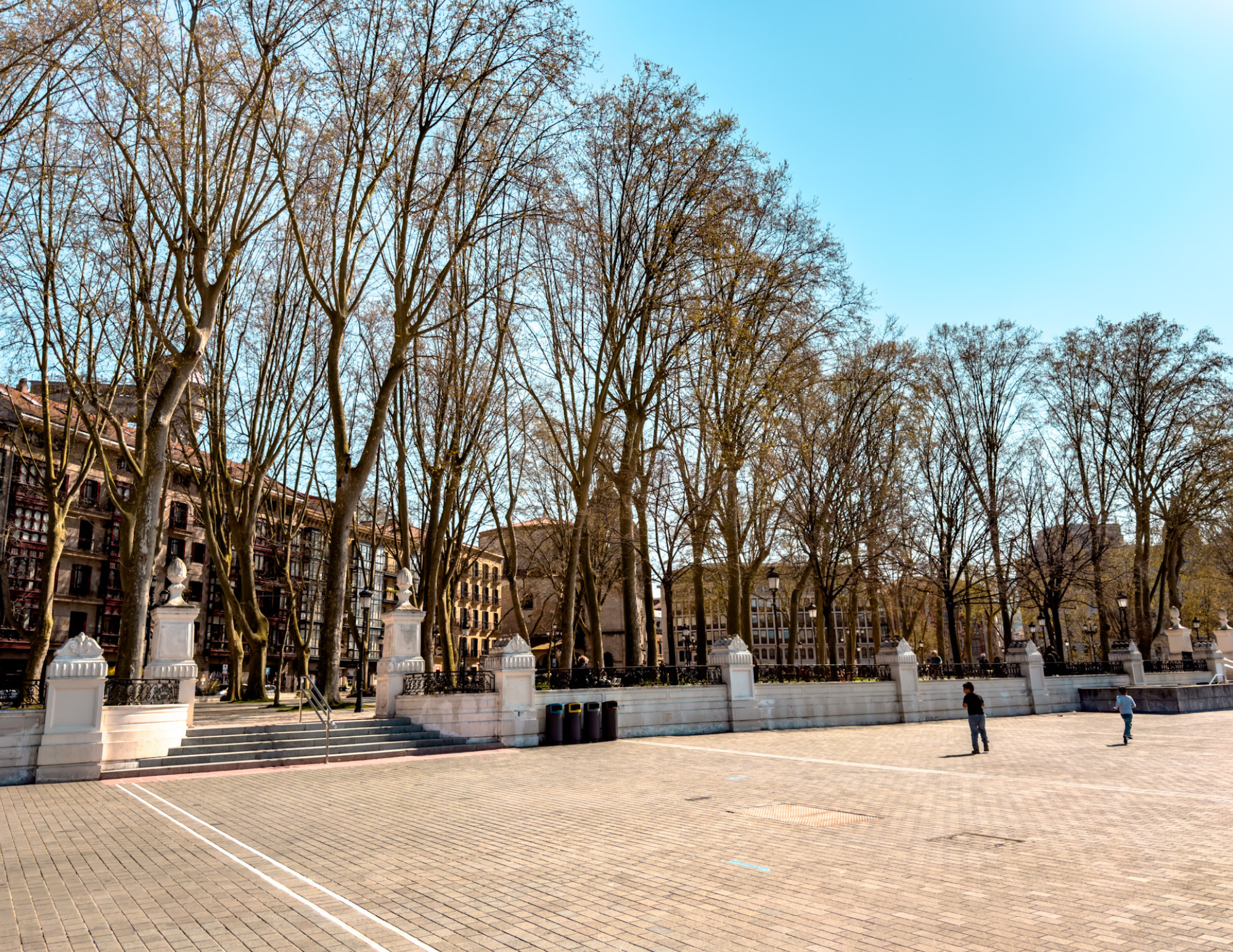 Bilbao Travel Guide (5).png